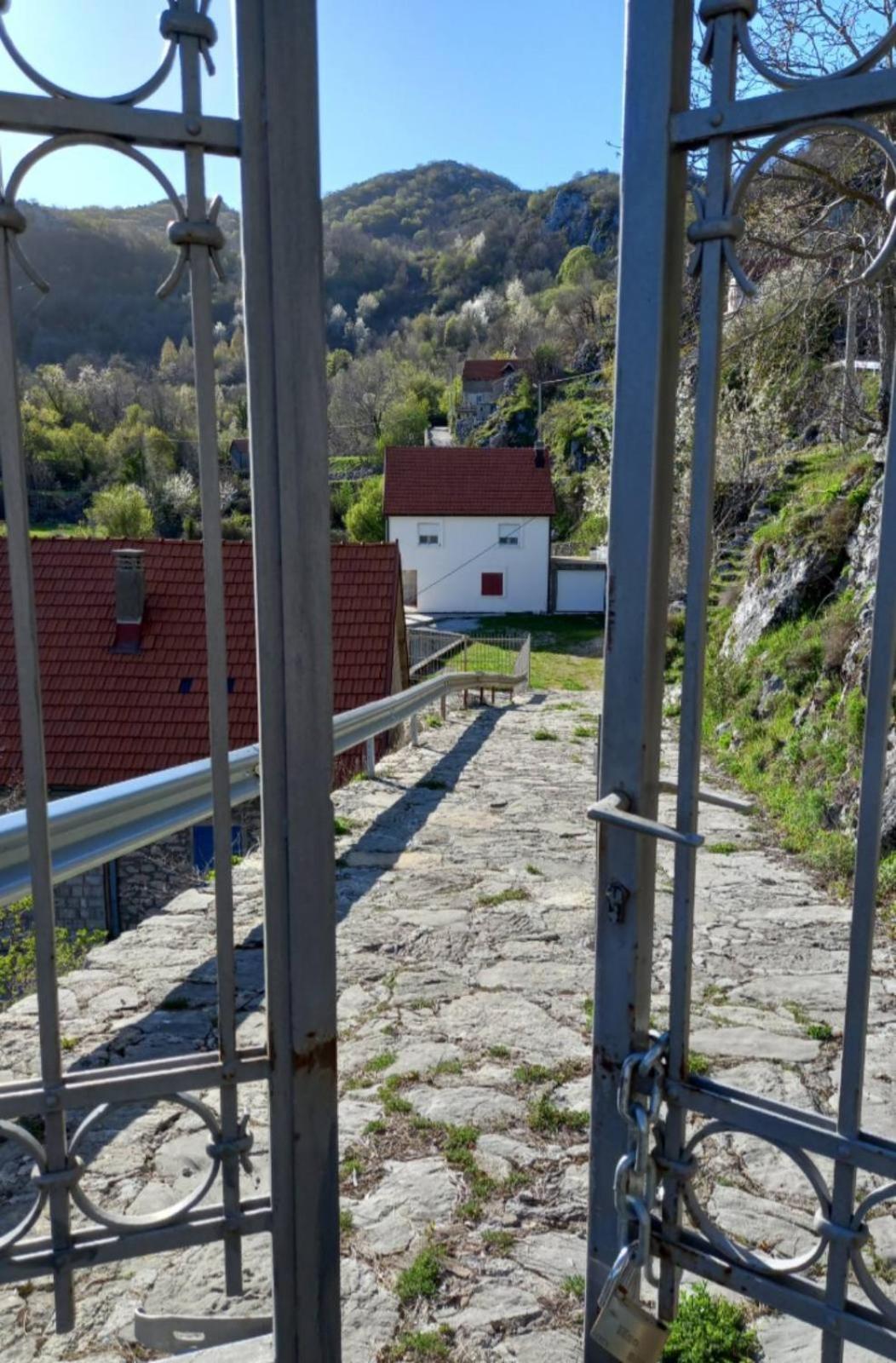 Konak Ugnji-Village ツェティニェ エクステリア 写真